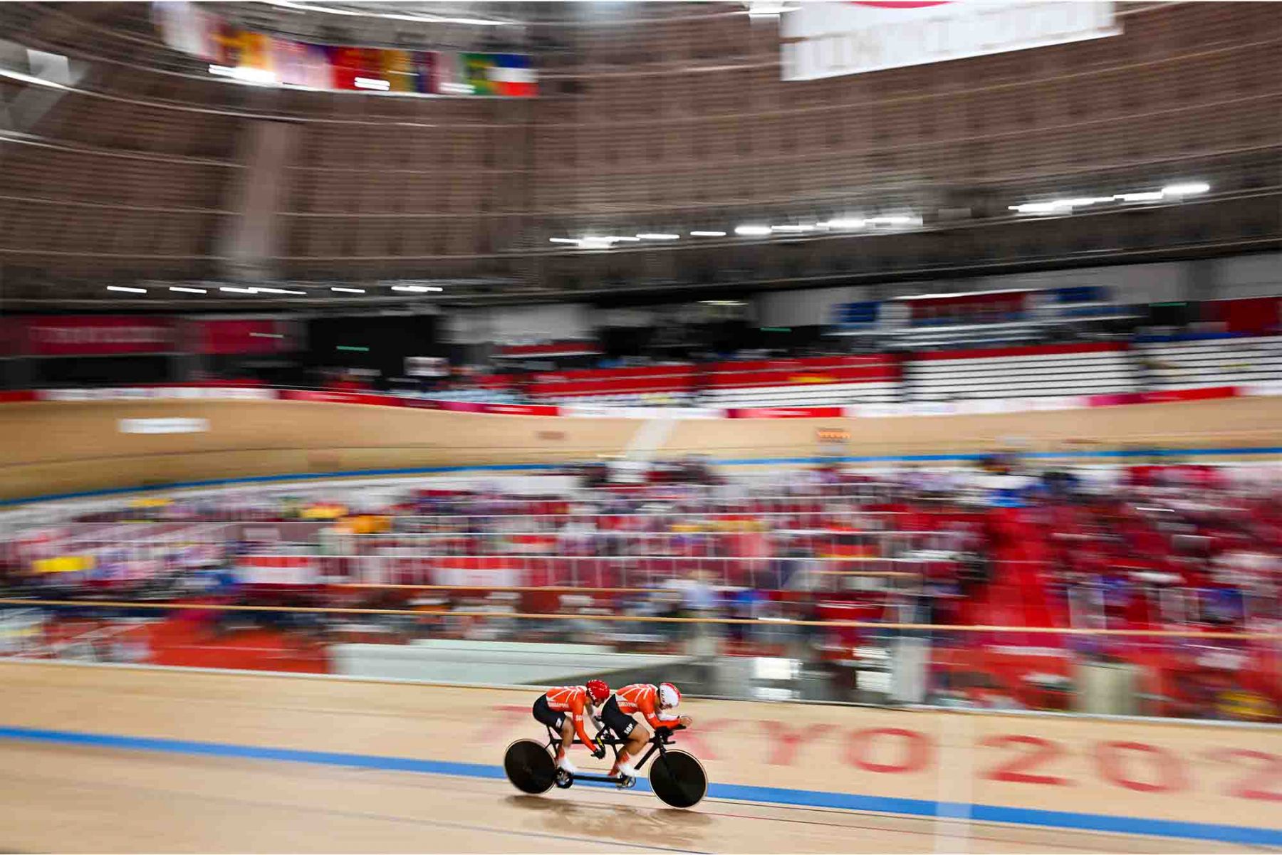 Singapore’s Steve Tee and his pilot Ang Kee Meng compete in the men's B 4000m individual pursuit qualifying. (Photo: AFP and Sport Singapore)