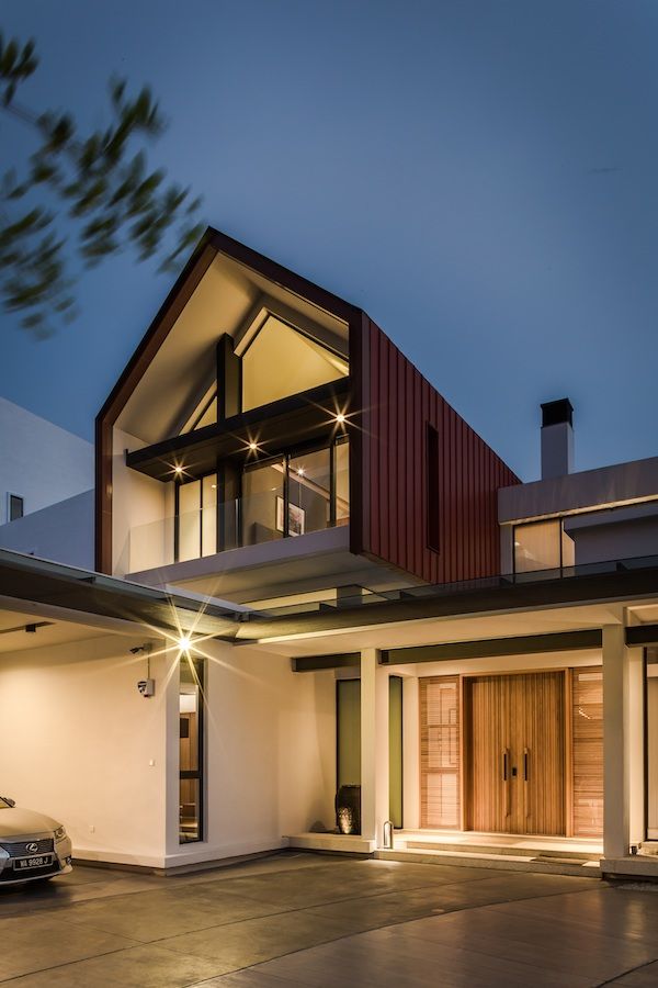The floating barn structure, the fascia beam detail, the window cutout and the concealed gutter were carefully designed and thought out by the architect