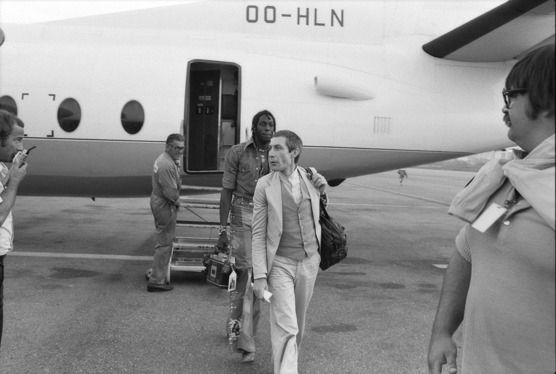 Rolling Stones, Zurich 1976: arrival airport Zurich-Kloten, Charlie Watts (Photo by Blick/RDB/ullstein bild via Getty Images)