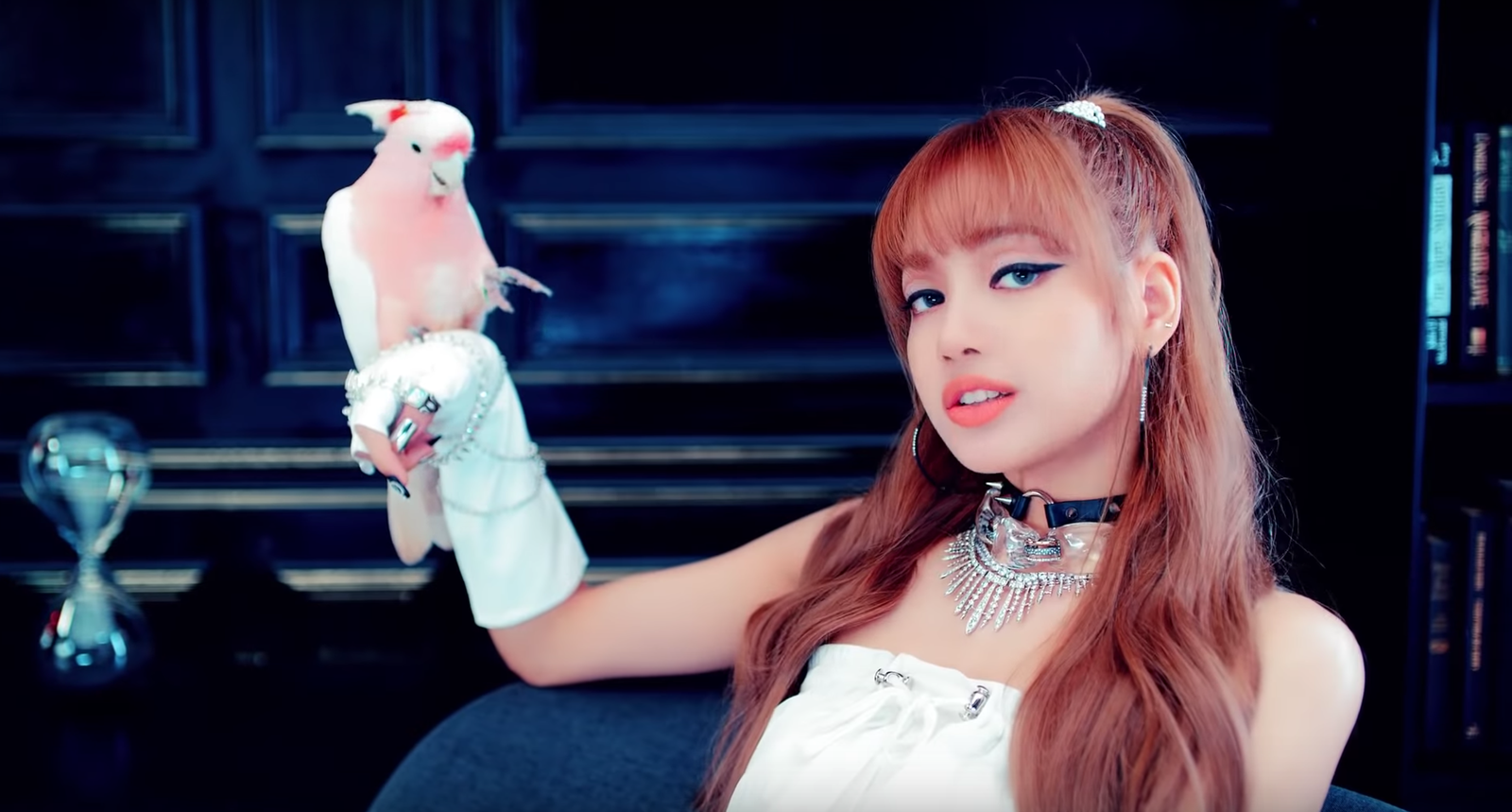 Lisa in 'Ddu-Du-Ddu-Du' music video