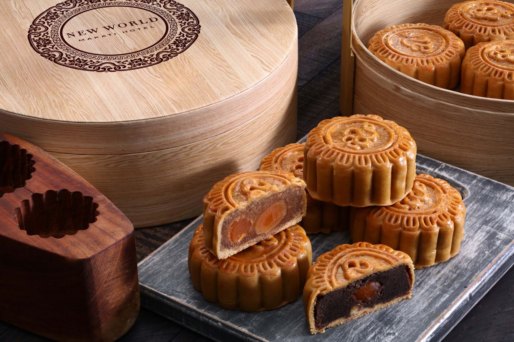 Jasmine (New World) handcrafted mooncakes