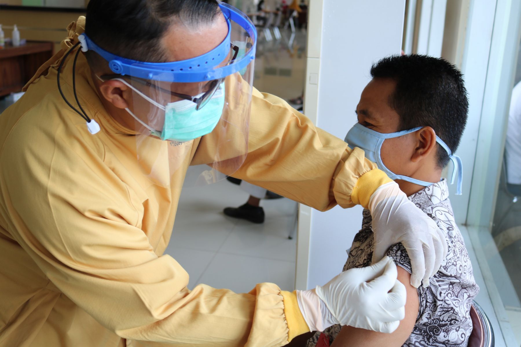 Vaccination campaign (Photo: Mufid Majnum / Unsplash)