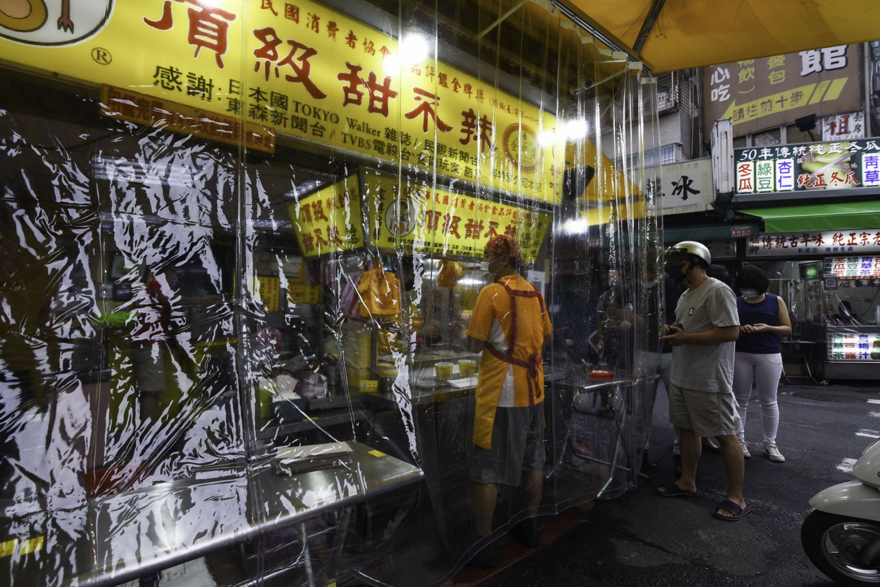 TAIPEI, TAIWAN - 2021/07/30: People are lining up to take out food in Wanhua Night Market amid covid-19 pandemic.As the number of confirmed coronavirus cases has continued to dip lately, Central Epidemic Command Center (CECC) said that the CECC is planning to draw up epidemic management guidance for restaurants and night markets that would allow them to reopen. (Photo by Shih Hsun Chao/SOPA Images/LightRocket via Getty Images)