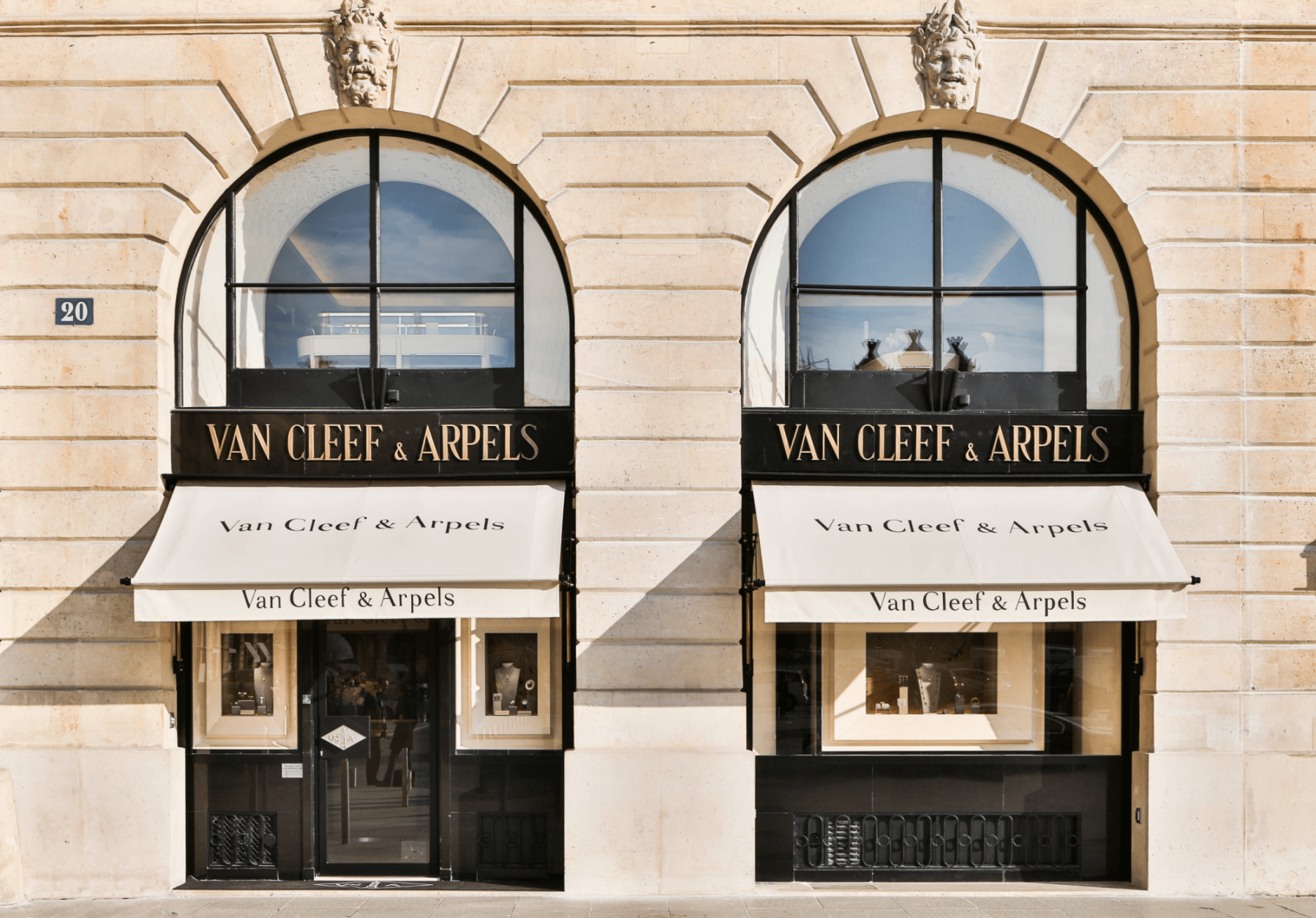 Van Cleef & Arpels梵克雅寶巴黎芳登廣場精品店。