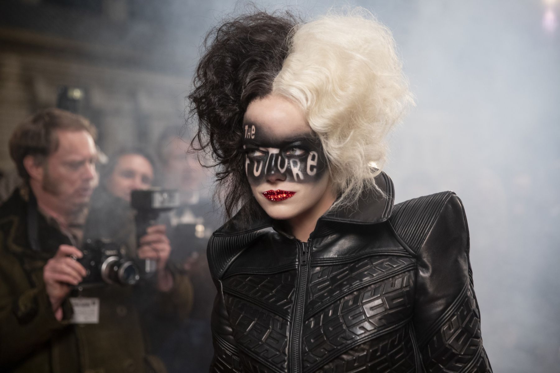 Emma Stone as Cruella in Disneyâs live-action CRUELLA. Photo by Laurie Sparham. © 2021 Disney Enterprises Inc. All Rights Reserved