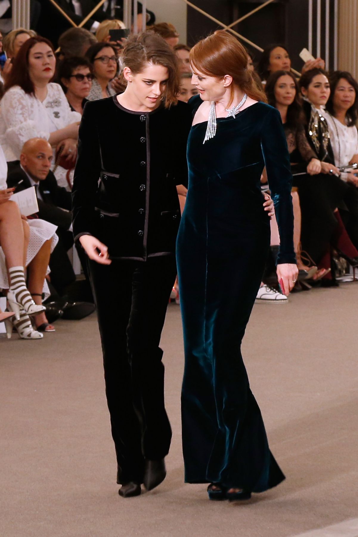 PARIS, FRANCE - JULY 07: (L-R) Actresses Kristen Stewart and Julianne Moore attend the Chanel show as part of Paris Fashion Week Haute Couture Fall/Winter 2015/2016. Held at Grand Palais on July 7, 2015 in Paris, France. (Photo by Bertrand Rindoff Petroff/Getty Images)