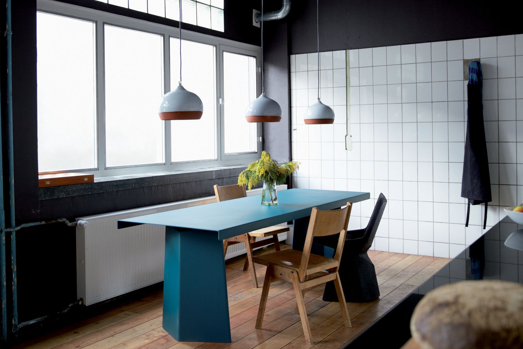 Industrial Chic Decor With Reclaimed Wood Metal Accents