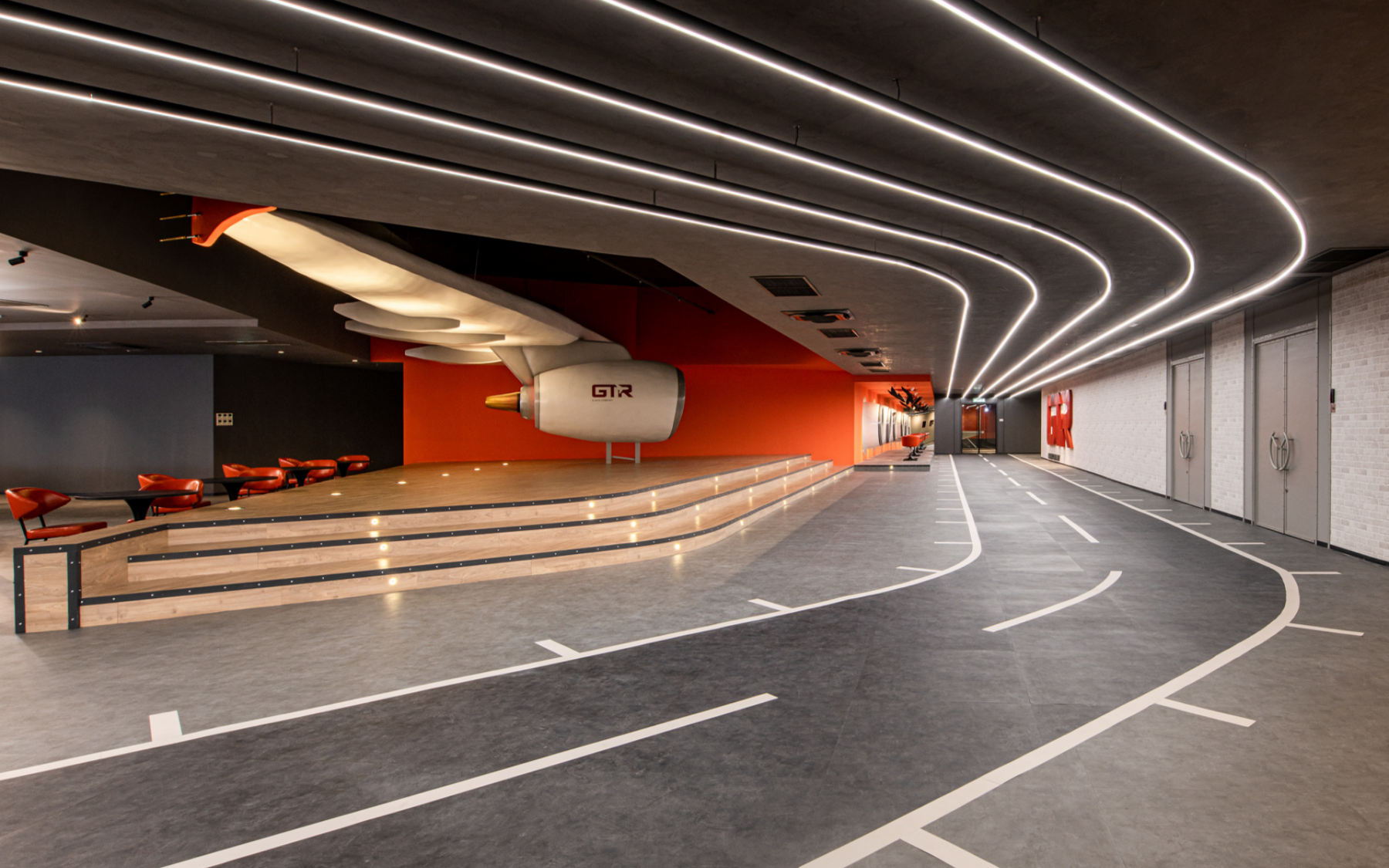 Dynamic lines make this a stimulating office environment