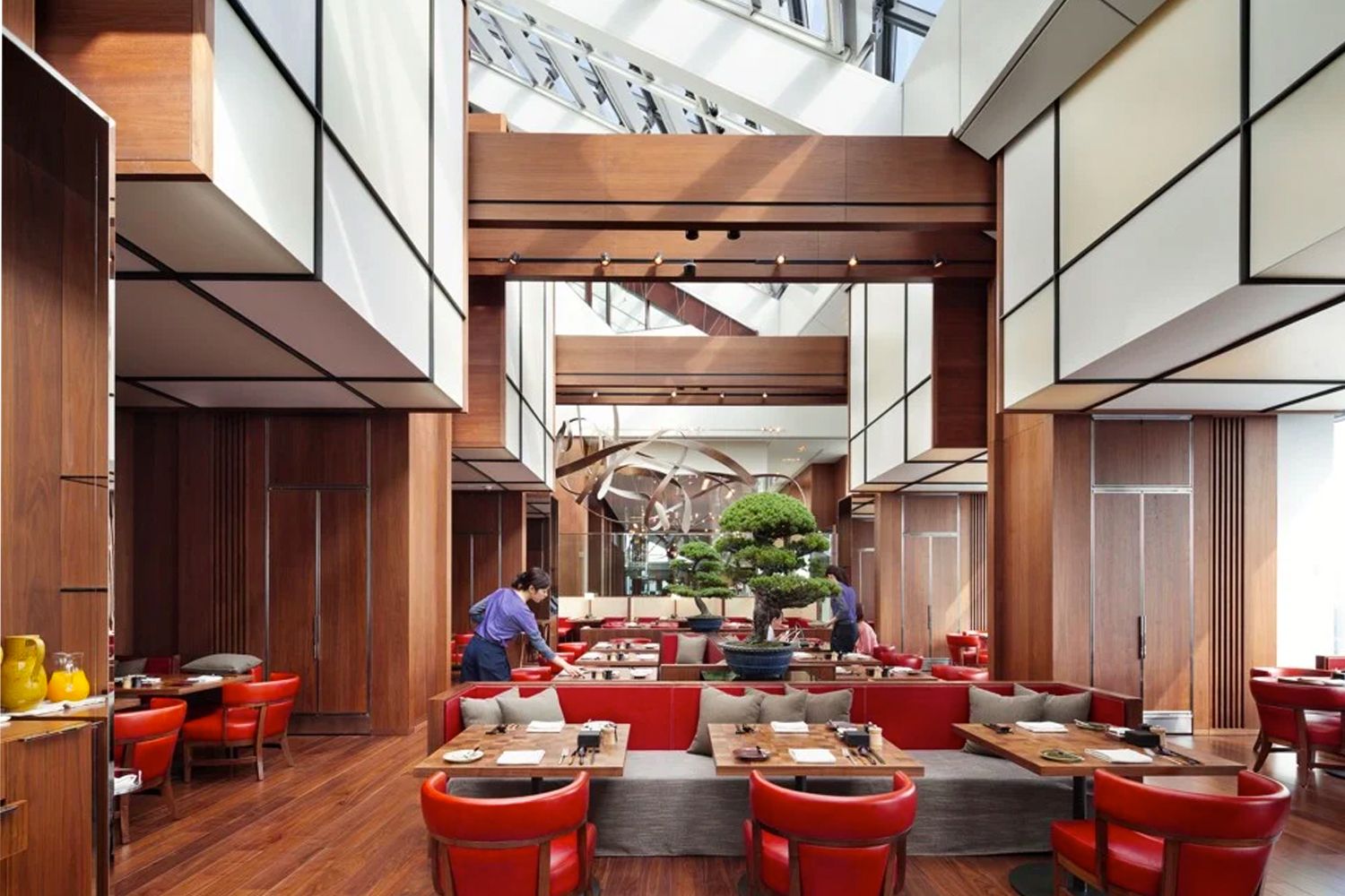 The dining room of Andaz Tokyo hotel, also designed by Tony Chi (Photo: Michael Moran, via Andaz Tokyo)