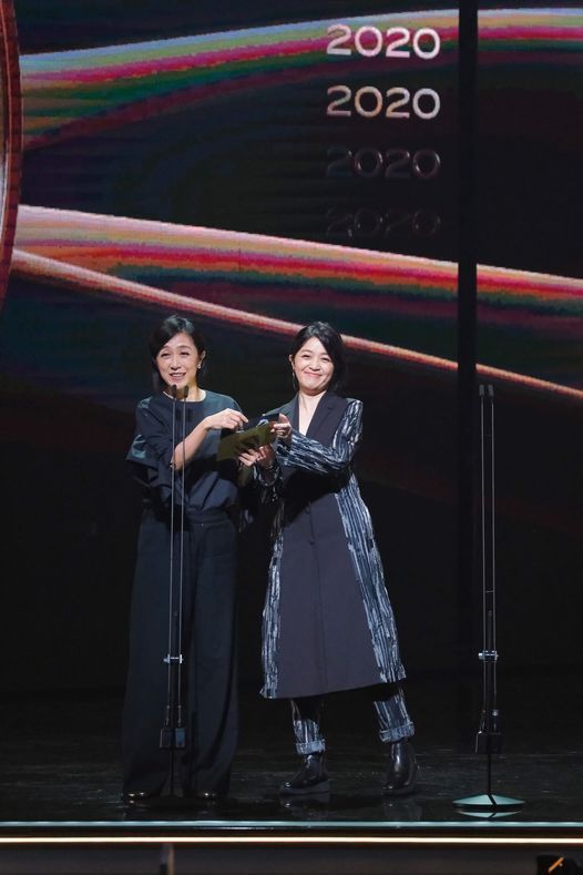 黃韻玲與音樂人李欣芸。圖片擷取自金曲 GMA官方FaceBook