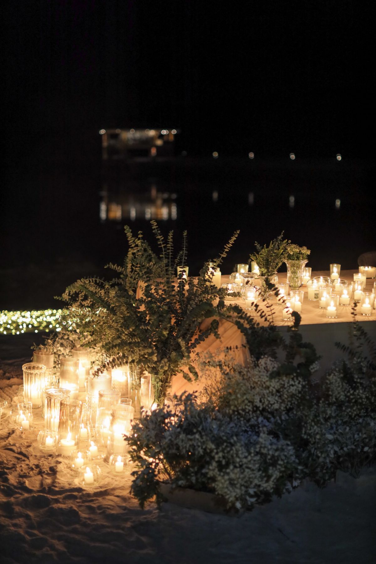 Enchanting ambience with sand, sea and soft lights