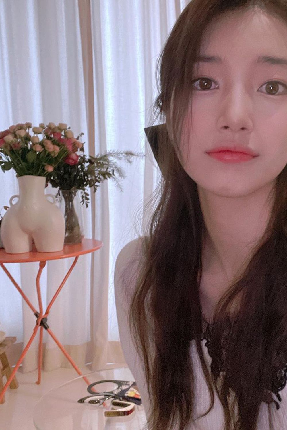 The Korean celebrity is a huge fan of fresh flowers, which add vibrance to her home (Image: Courtesy of Suzy Bae/@skuukzky)