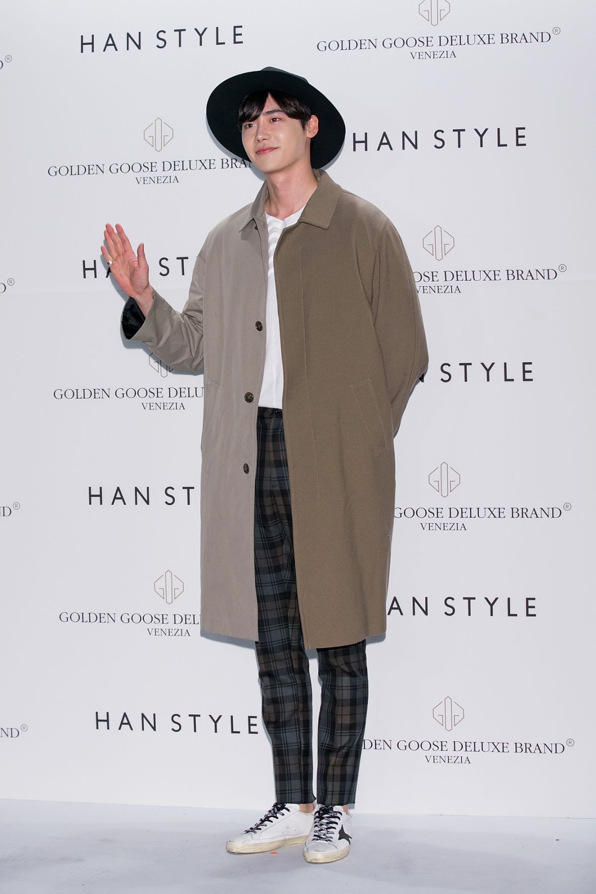 SEOUL, SOUTH KOREA - OCTOBER 19: South Korean actor Lee Jong-Suk attends the photocall for 'Golden Goose Deluxe Brand' 15th Anniversary Launch on October 19, 2016 in Seoul, South Korea. (Photo by Han Myung-Gu/WireImage)