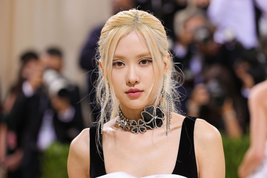 NEW YORK, NEW YORK - SEPTEMBER 13: Rosé attends The 2021 Met Gala Celebrating In America: A Lexicon Of Fashion at Metropolitan Museum of Art on September 13, 2021 in New York City. (Photo by Theo Wargo/Getty Images)