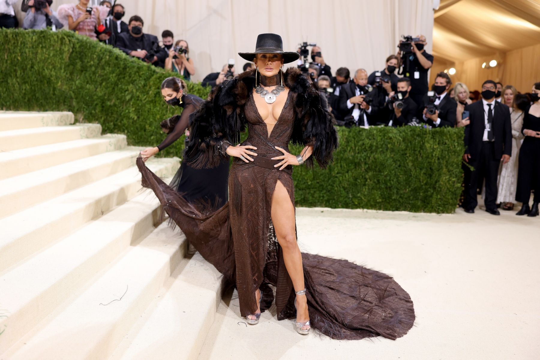NEW YORK, NEW YORK - SEPTEMBER 13: Jennifer Lopez attends The 2021 Met Gala Celebrating In America: A Lexicon Of Fashion at Metropolitan Museum of Art on September 13, 2021 in New York City. (Photo by John Shearer/WireImage)