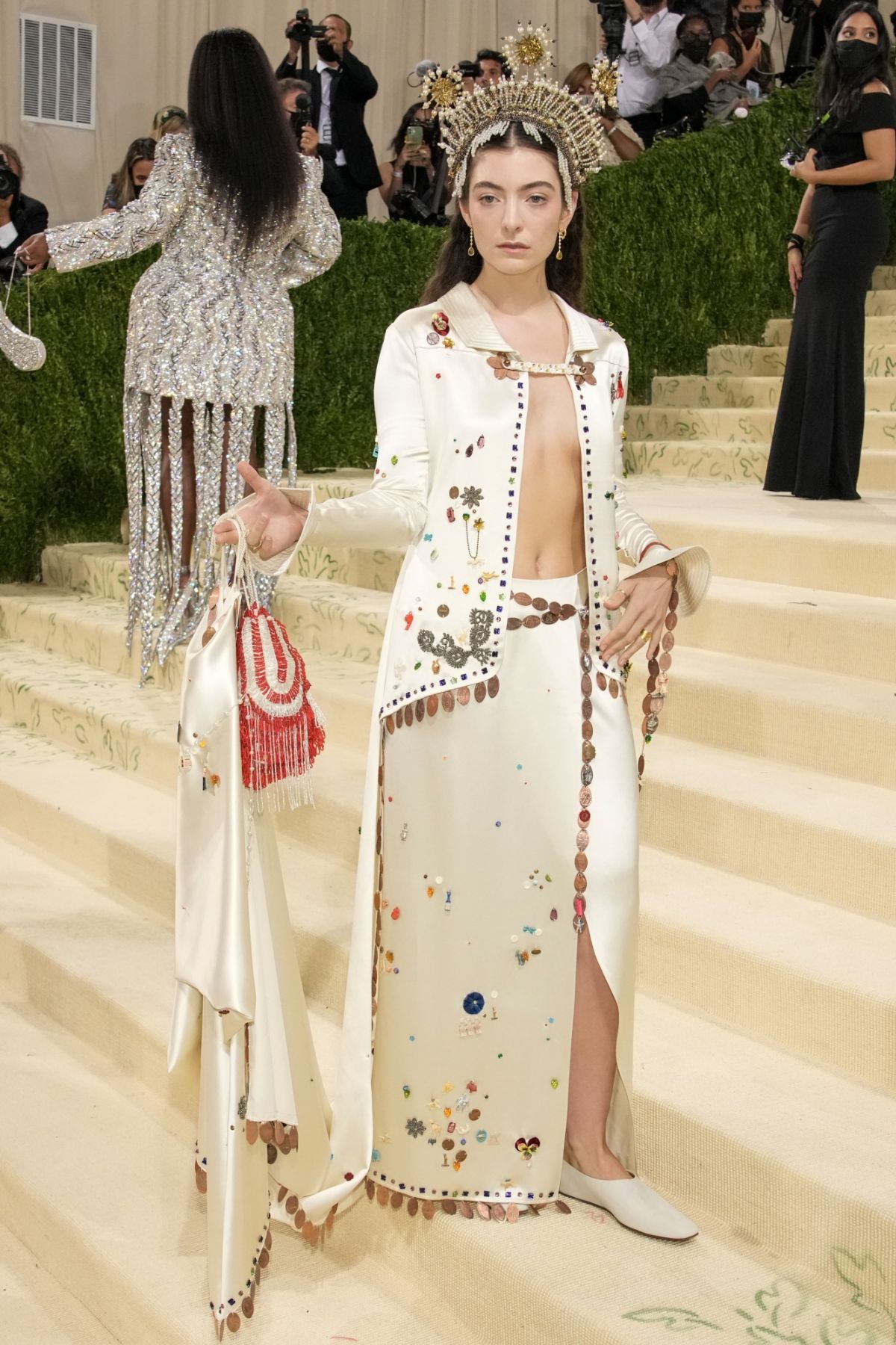 NEW YORK, NEW YORK - SEPTEMBER 13: Lorde attends The 2021 Met Gala Celebrating In America: A Lexicon Of Fashion at Metropolitan Museum of Art on September 13, 2021 in New York City. (Photo by Jeff Kravitz/FilmMagic)