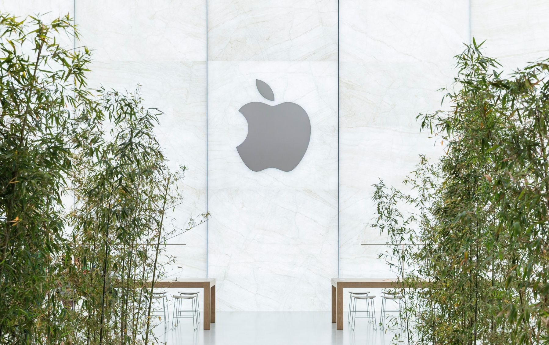 MACAU, MACAU - JULY 18: Visitors and buyers at the Apple Inc. store in Macau, China, on July 18, 2018. As per Apple's financial results for its fiscal 2018 second quarter ended March 31, 2018, the Company posted quarterly revenue of $61.1 billion, an increase of 16 percent from the year-ago quarter, and quarterly earnings per diluted share of $2.73, up 30 percent. International sales accounted for 65 percent of the quarterâs revenue. (Photo by S3studio/Getty Images)