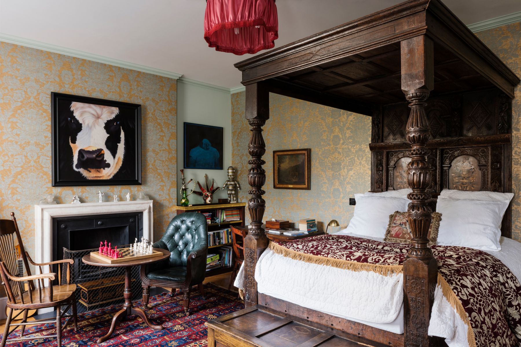 Like the rest of the rooms in the abode, the master bedroom is also filled with vintage finds