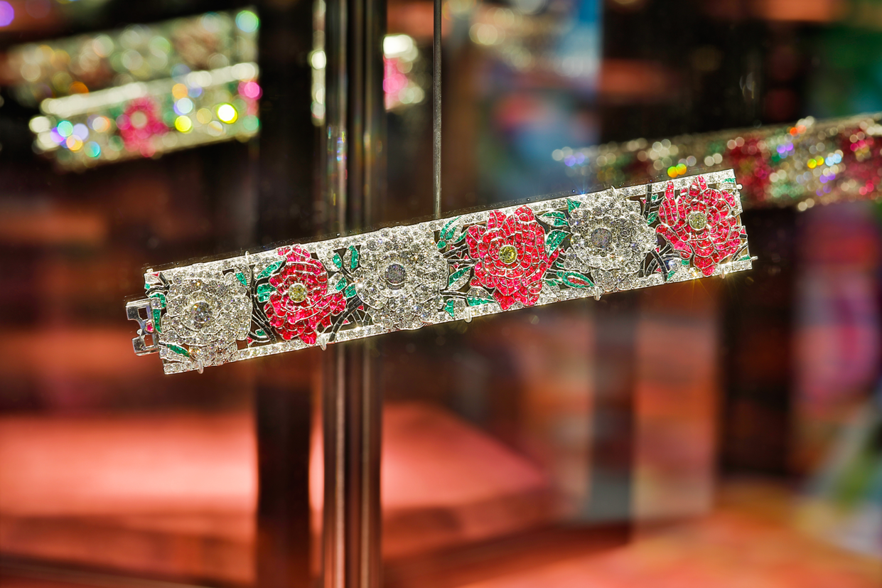 Intertwined Flowers, Red and White Roses Bracelet (Photo: Van Cleef & Arpels)