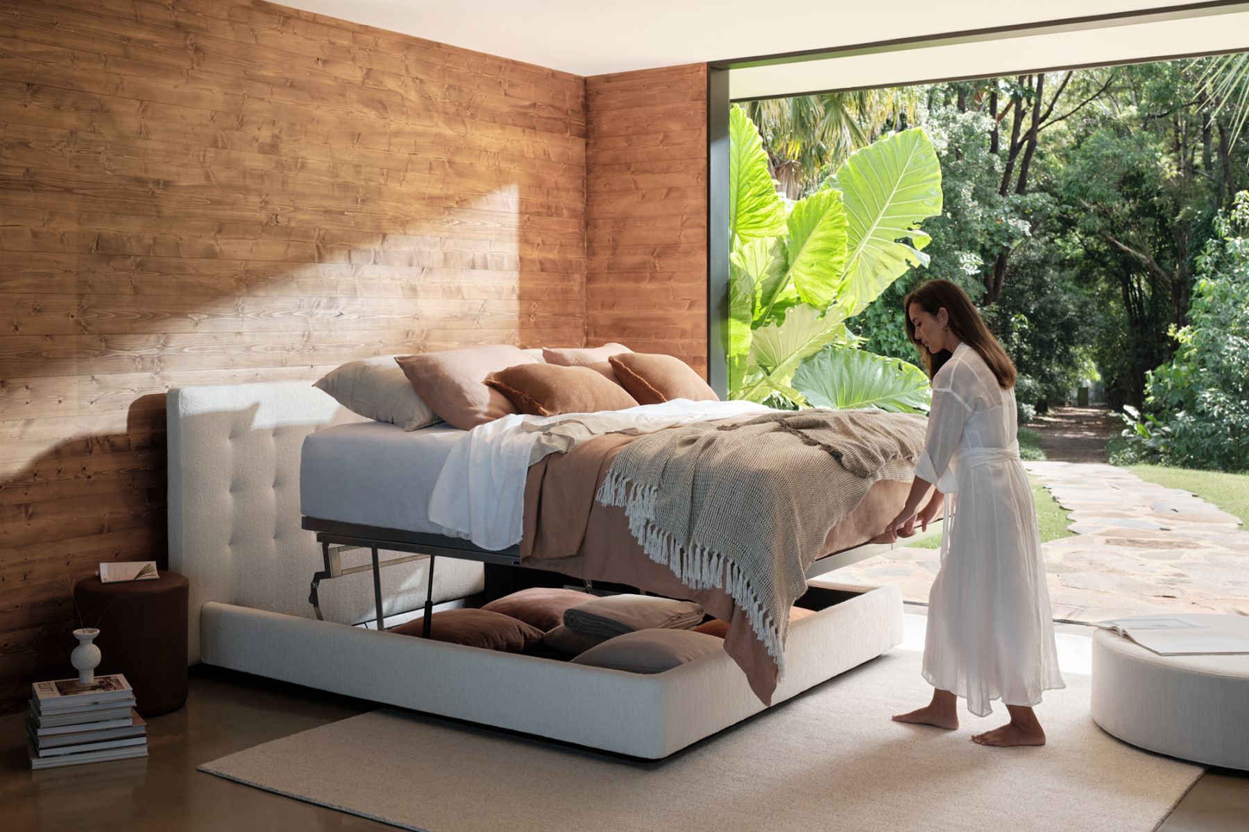 The base features easy-lift hydraulic systems that allows seamless access