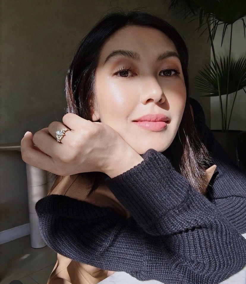 Liz Uy wears a classic ring from LVNA