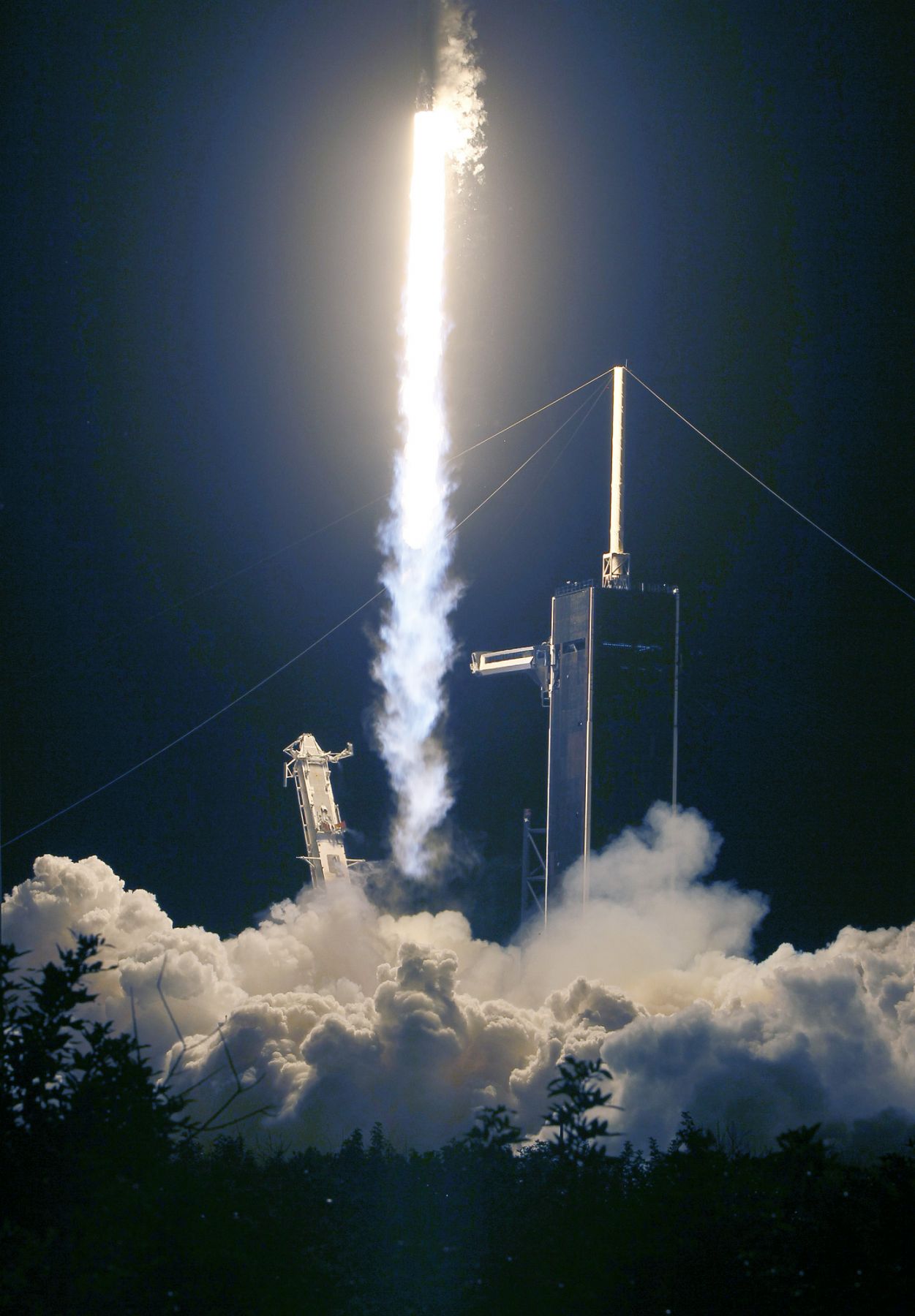 CAPE CANAVERAL, FLORIDA - SEPTEMBER 15: The SpaceX Falcon 9 rocket and Crew Dragon lift-off from launch Pad 39A at NASAâs Kennedy Space Center for the first completely private mission to fly into orbit on September 15, 2021 in Cape Canaveral, Florida. SpaceX is flying four private citizens into space on a three-day mission. (Photo by Joe Raedle/Getty Images)