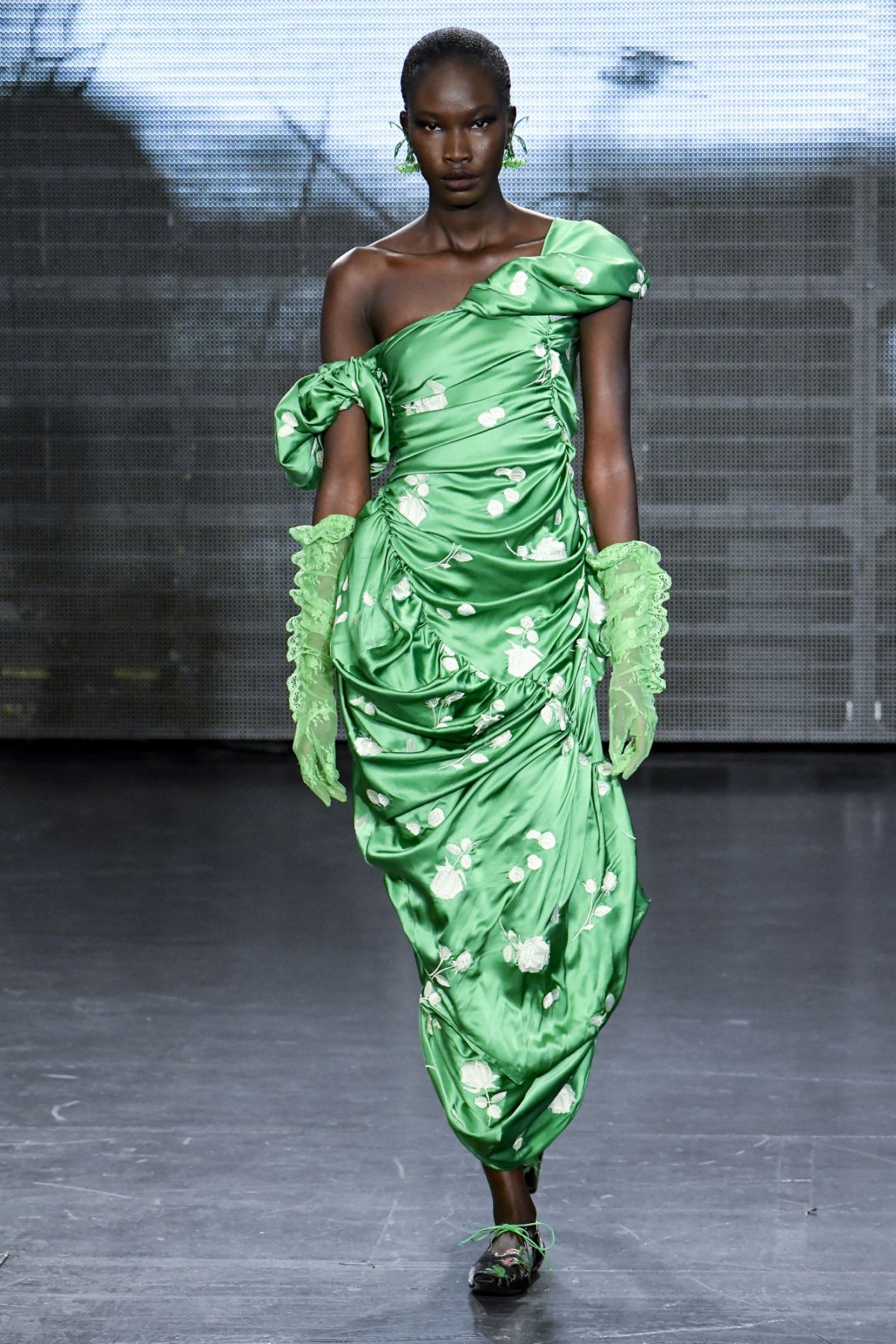 LONDON, ENGLAND - SEPTEMBER 18: A model walks the runway during the Yuhan Wang Ready to Wear Spring/Summer 2022 fashion show as part of the London Fashion Weekon September 18, 2021 in London, England. (Photo by Victor VIRGILE/Gamma-Rapho via Getty Images)