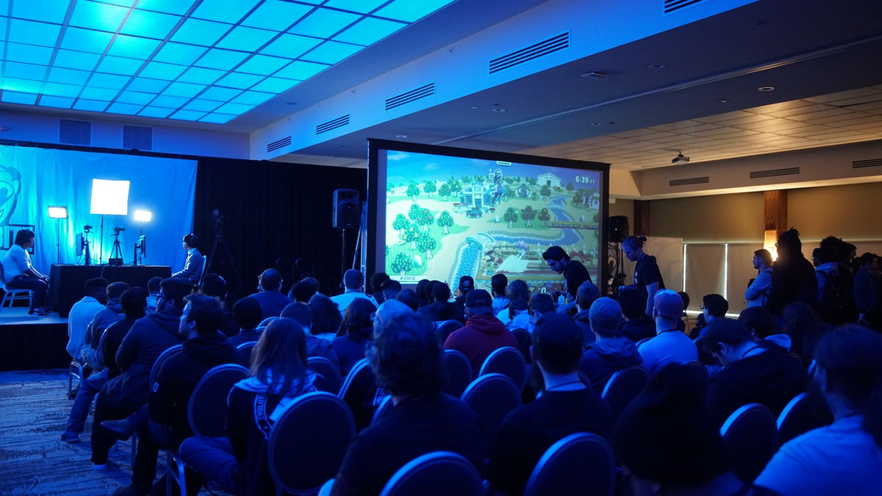 Esports convention in Crowne Plaza Detroit Downtown Riverfront, Detroit, USA (Photo: Stem List/Unsplash)