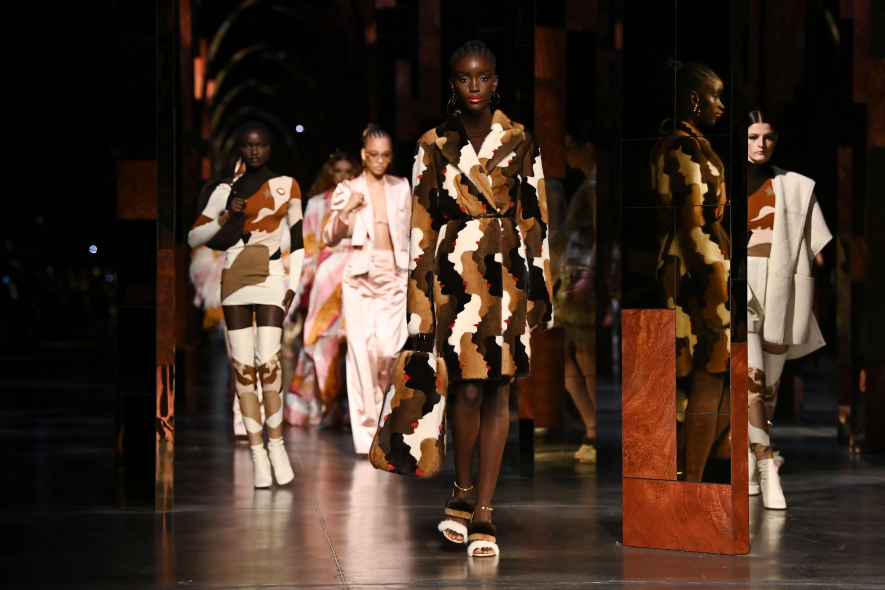 MILAN, ITALY - SEPTEMBER 22: Models walk the runway at the Fendi fashion show during the Milan Fashion Week - Spring / Summer 2022 on September 22, 2021 in Milan, Italy. (Photo by Daniele Venturelli/Daniele Venturelli/WireImage )