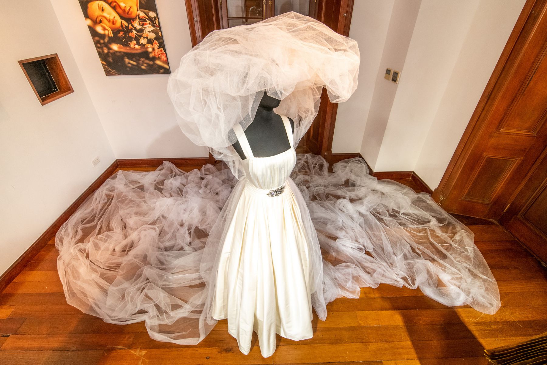 「We Miss You So, Anita 我們永恆的百變天后」紀念展覽，婚紗戲服