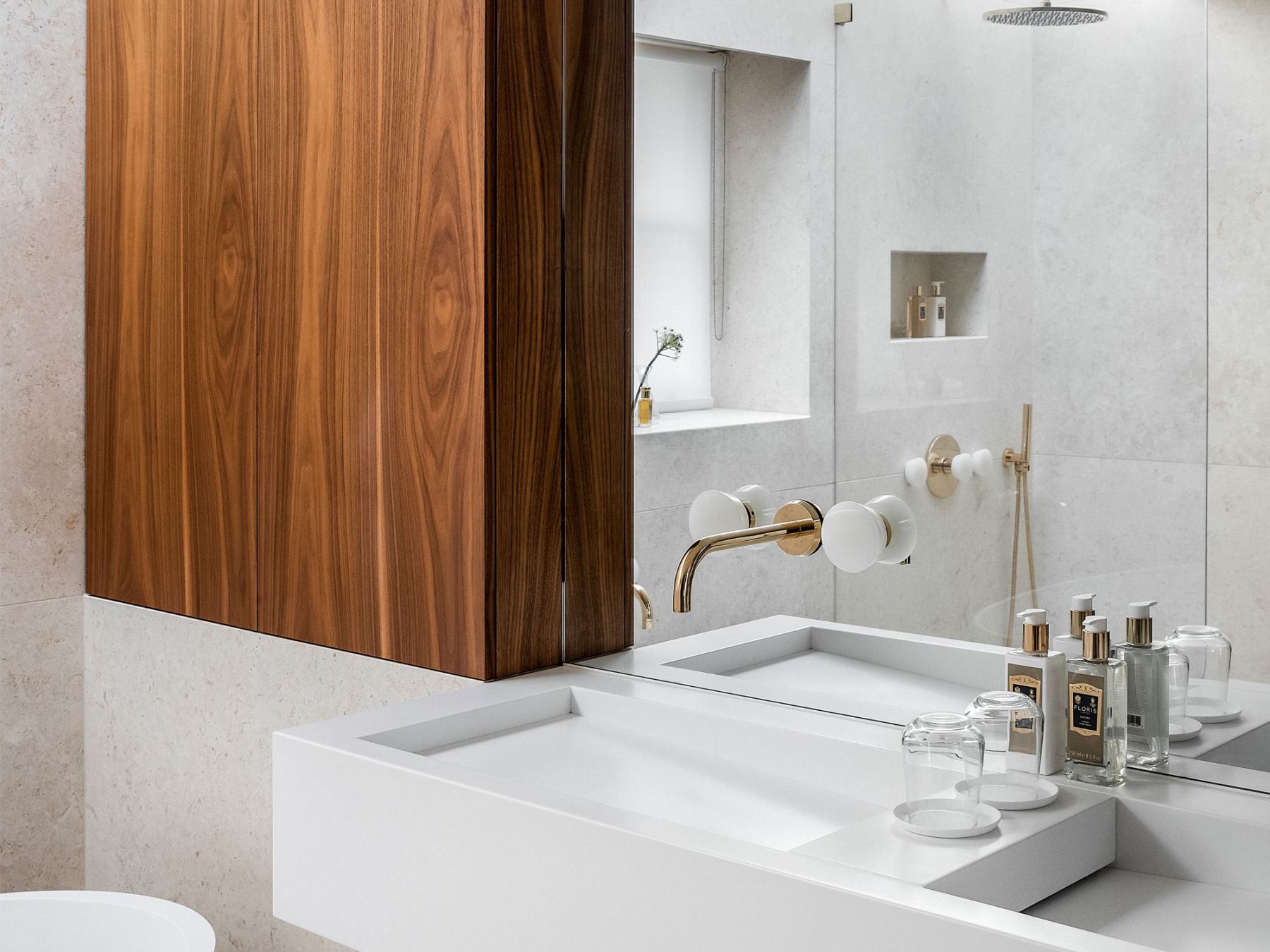 Brass fixtures add a luxe accent to the bathroom (Photography: Taran Wilkhu)
