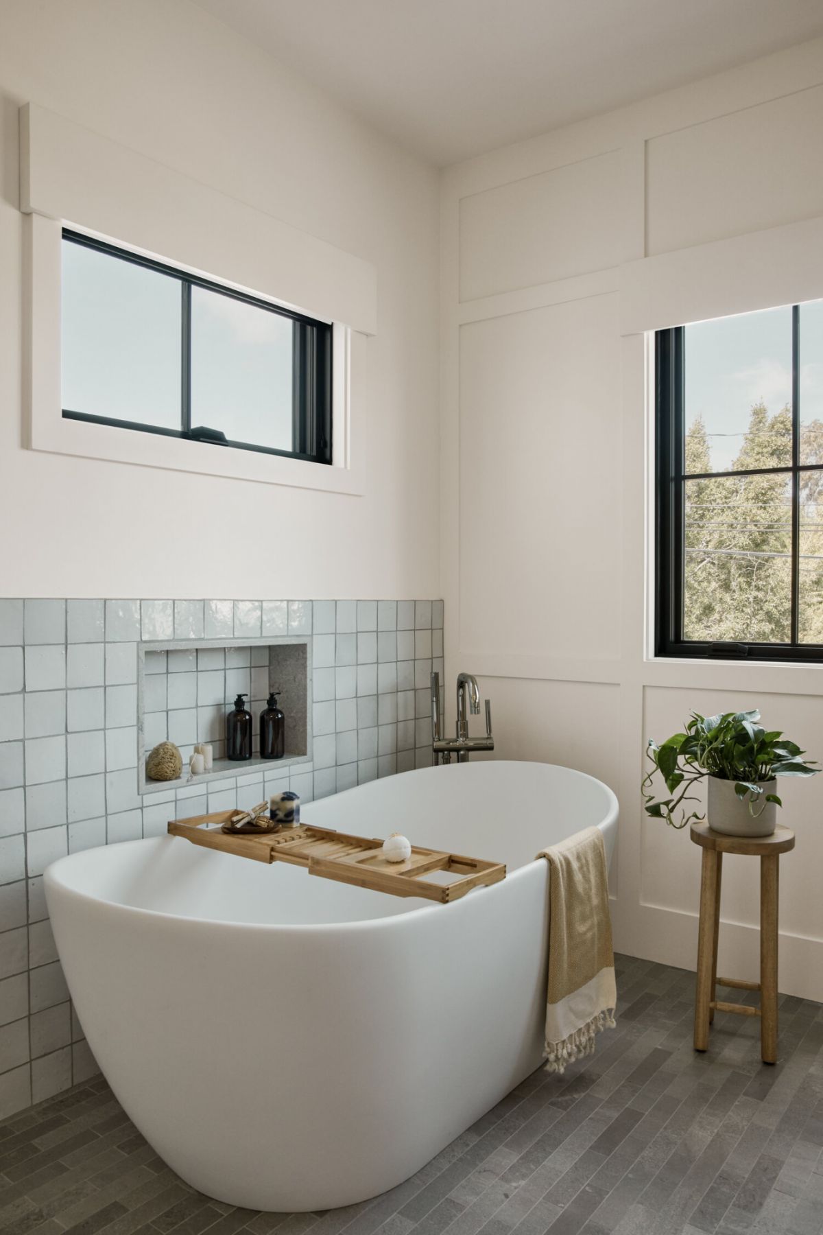 Los Angeles-based designer Mandy Cheng created a chic bathroom that exudes an aura of calm within this Santa Monica home (Photo: Madeline Tolle)