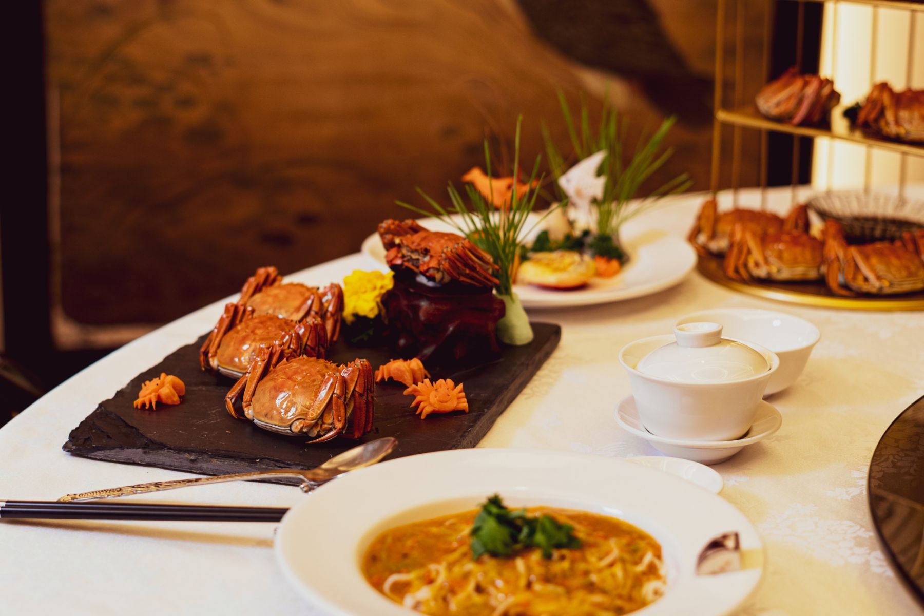 The Hairy Crabs with braised noodles (Photo: Shanghai)