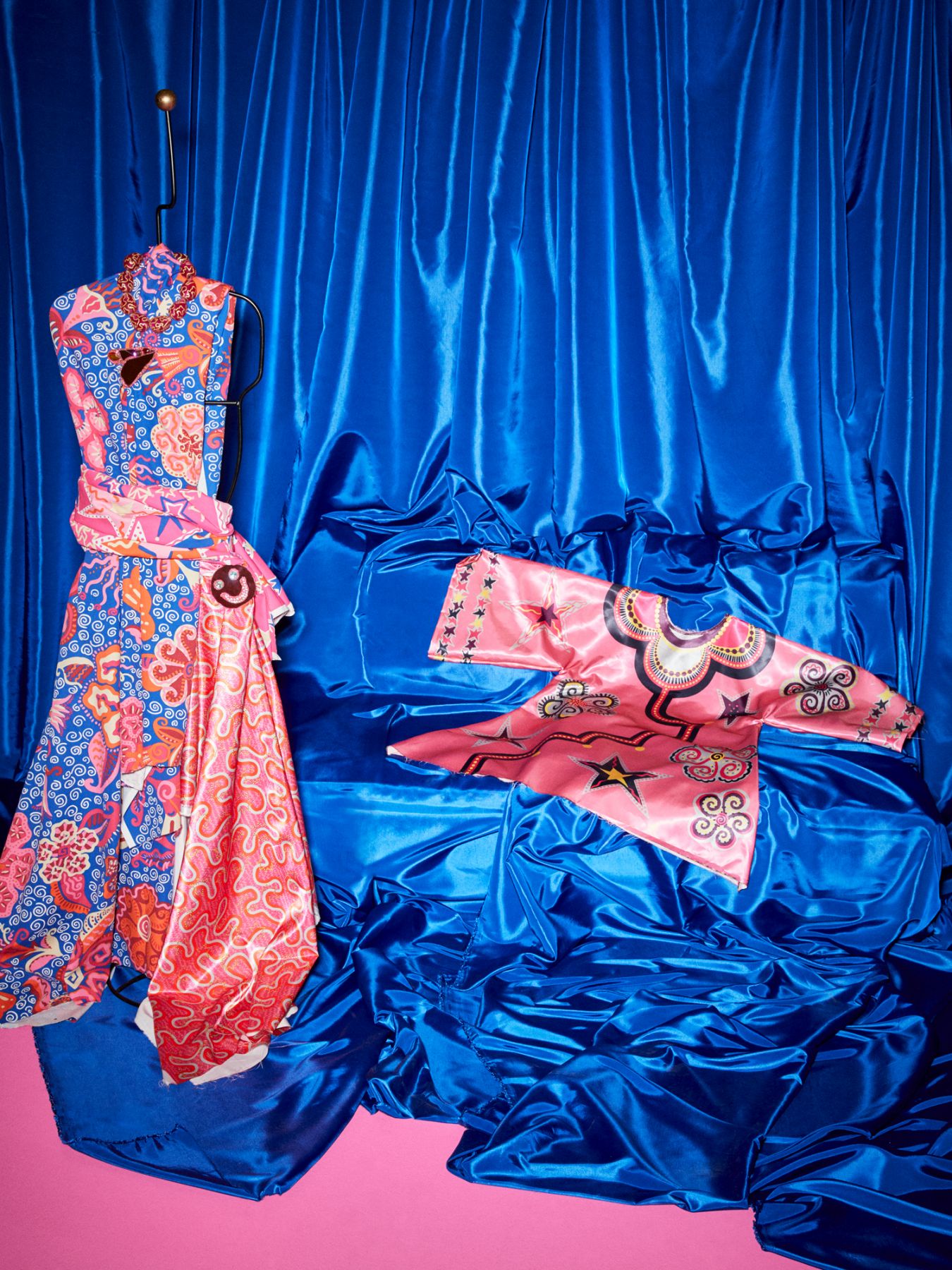 Pre-cut patterned fabrics, available in two colourway—pink and blue, as well as dark and light pink—alludes to the textile designer's craft