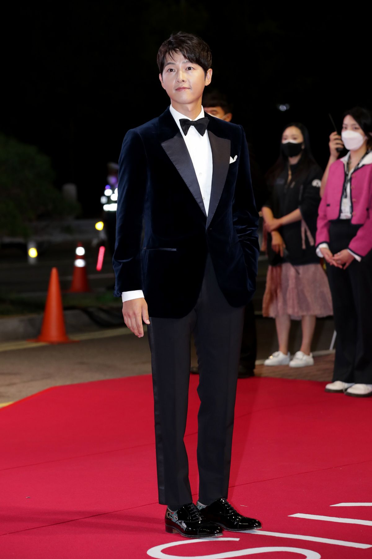 BUSAN, SOUTH KOREA - OCTOBER 06: South Korean actor Song Joong-Ki arrives at the opening ceremony of the 26th Busan International Film Festival at the Busan Cinema Center on October 06, 2021 in Busan, South Korea. (Photo by Han Myung-Gu/WireImage)
