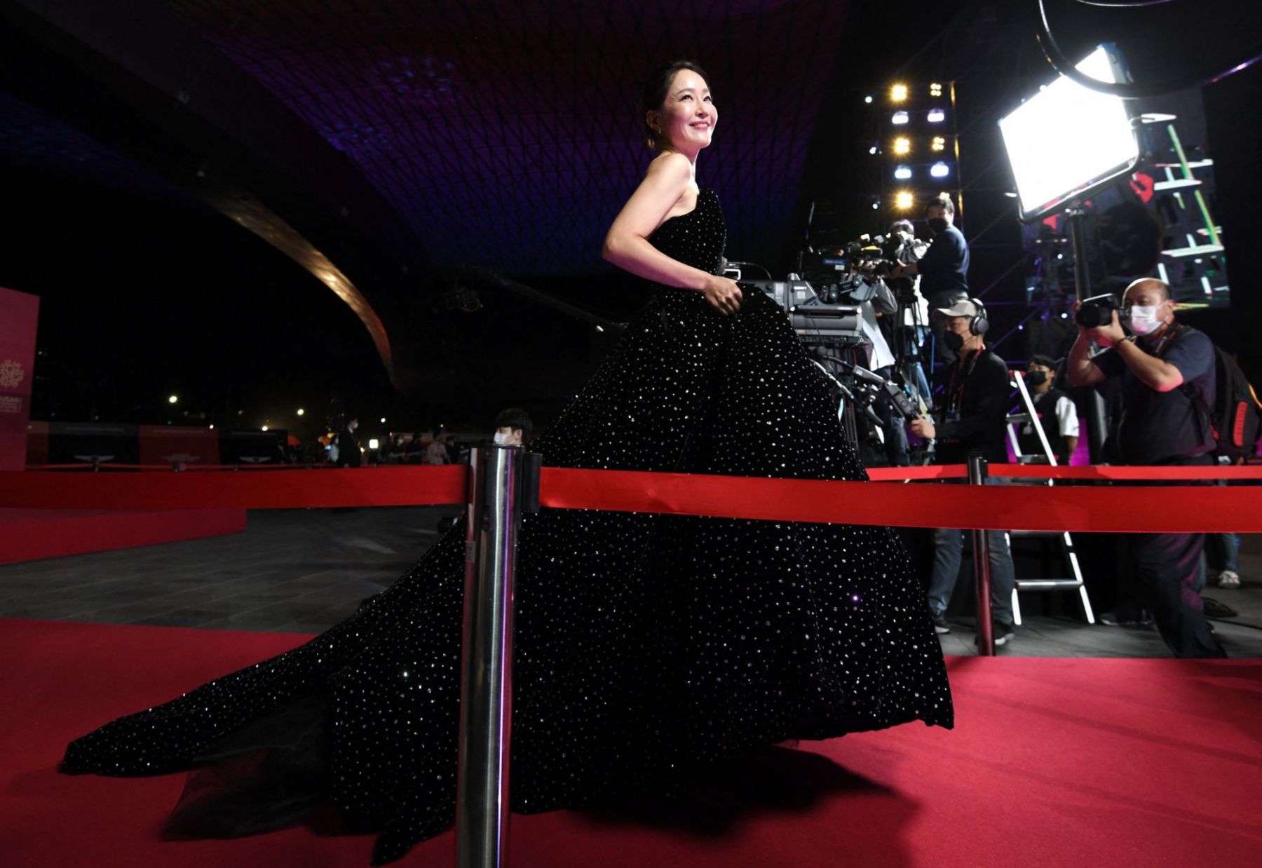 South Korean actress Uhm Ji-won walks on the red carpet during the opening ceremony of the 26th Busan International Film Festival (BIFF) at the Busan Cinema Center in Busan on October 6, 2021. (Photo by Jung Yeon-je / AFP) (Photo by JUNG YEON-JE/AFP via Getty Images)