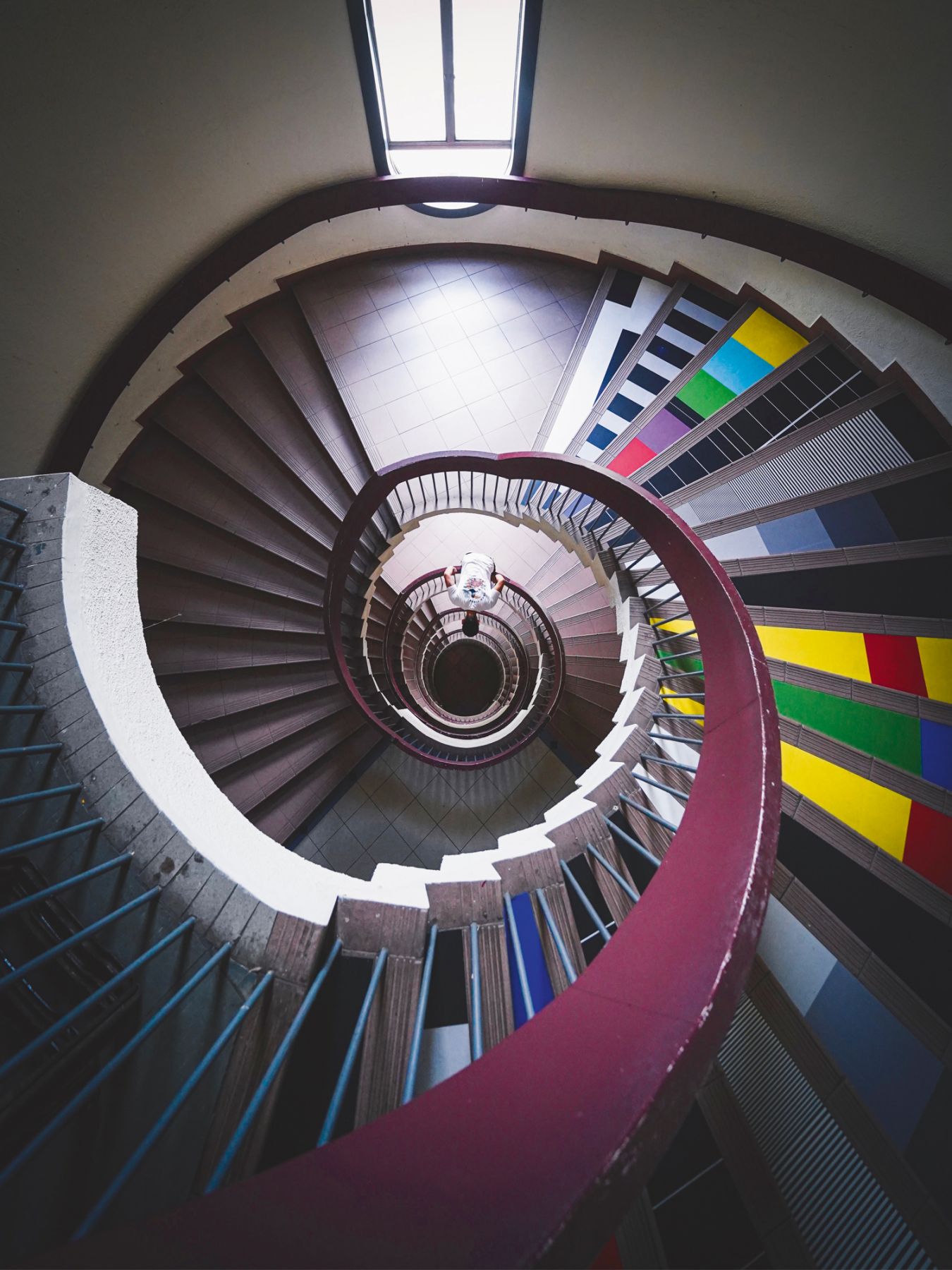 A spiral staircase in Golden Mile Tower (Photography: Leslie Heng)