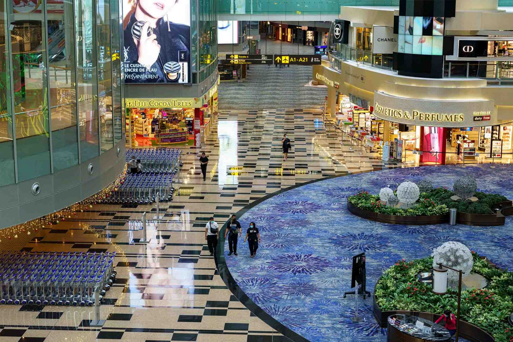 People walk past the departure hall after check in counter at Changi Airport Terminal 3. (Photo:Getty Images)