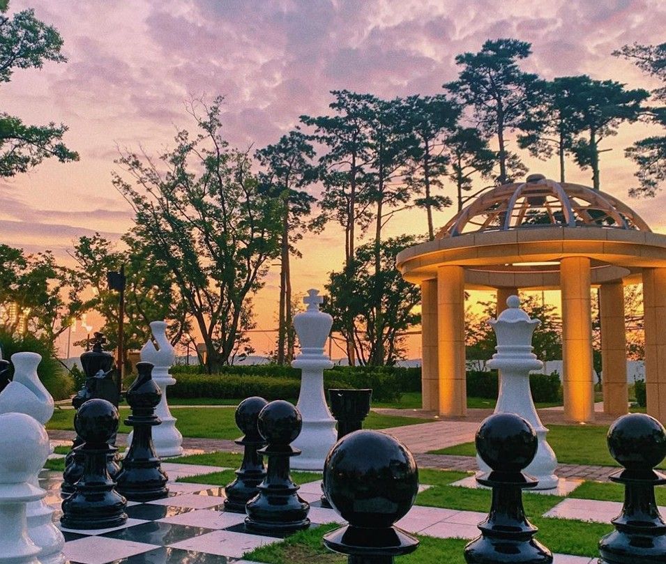 Eye-catching artworks and sculptures can be found throughout the hotel's grounds (Image: Courtesy of Paradise City)