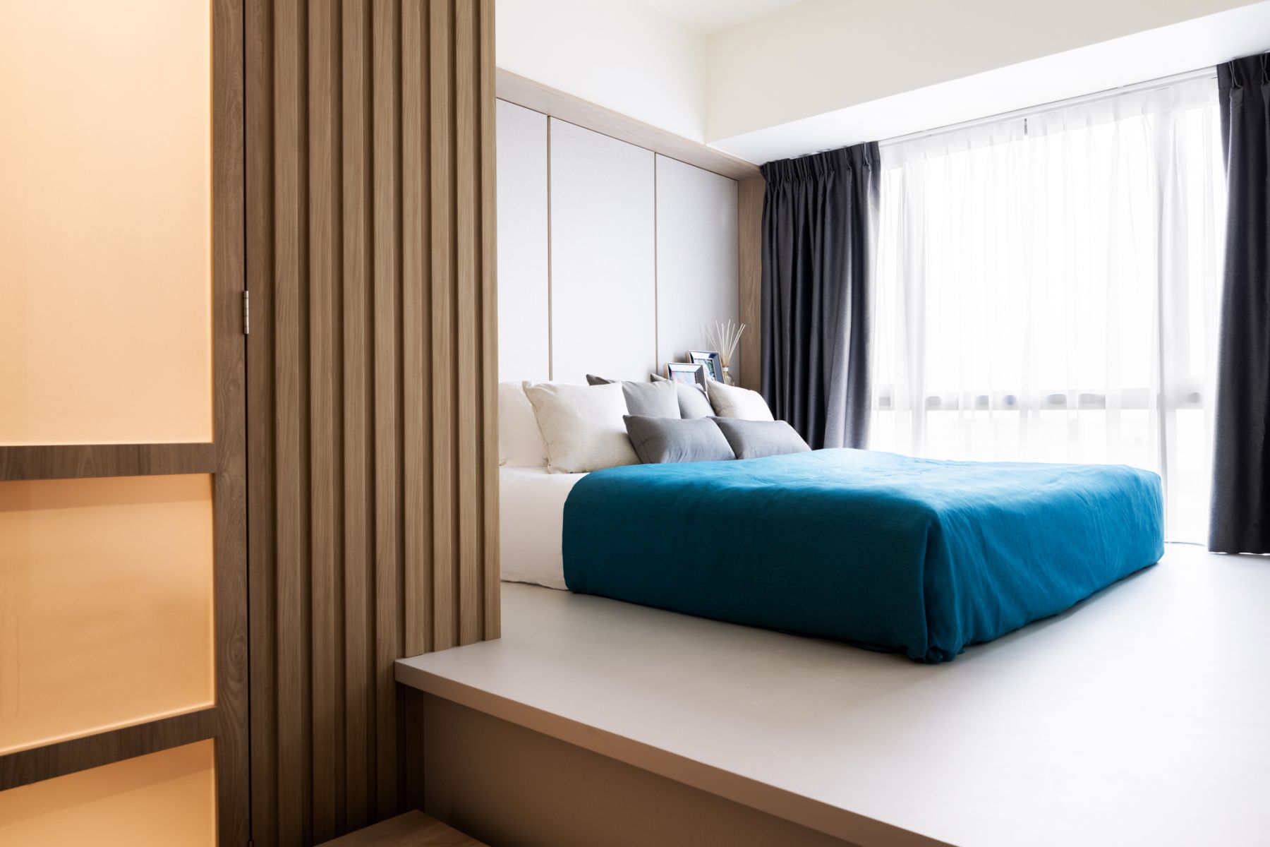 The cosy master bedroom also utilises the use of raised platforms for both function and form
