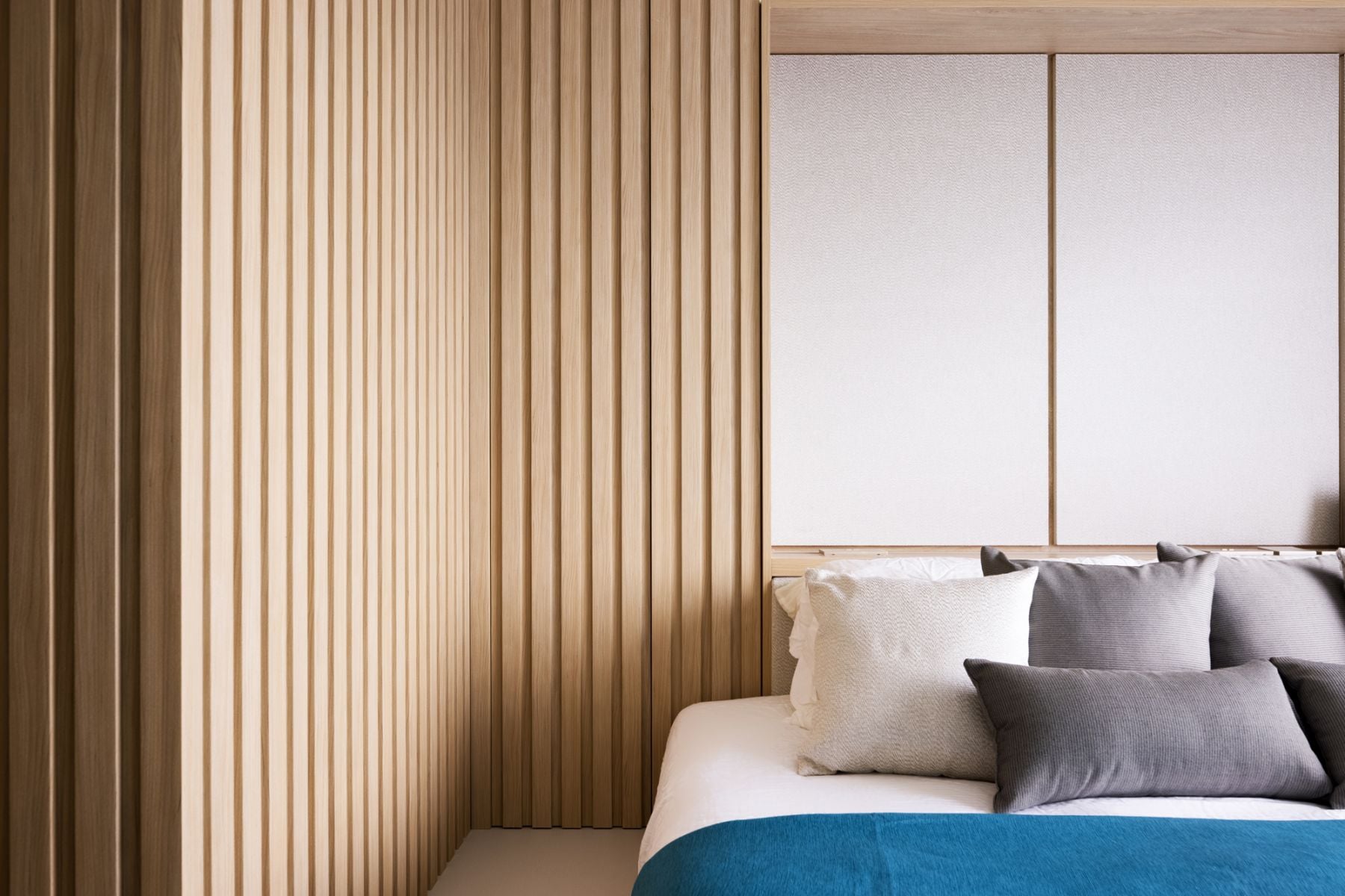 As a nod to Japanese interiors, the bedroom is designed with a focus on functionality and simplicity