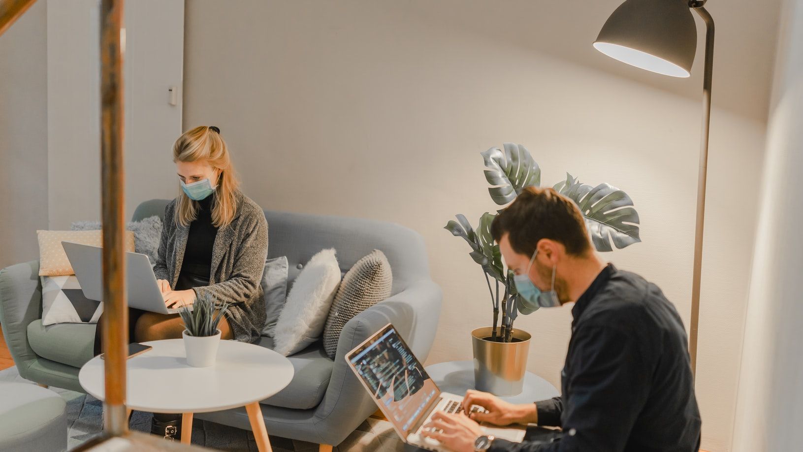 Hybrid office work (Photo: Maxime/Unsplash)