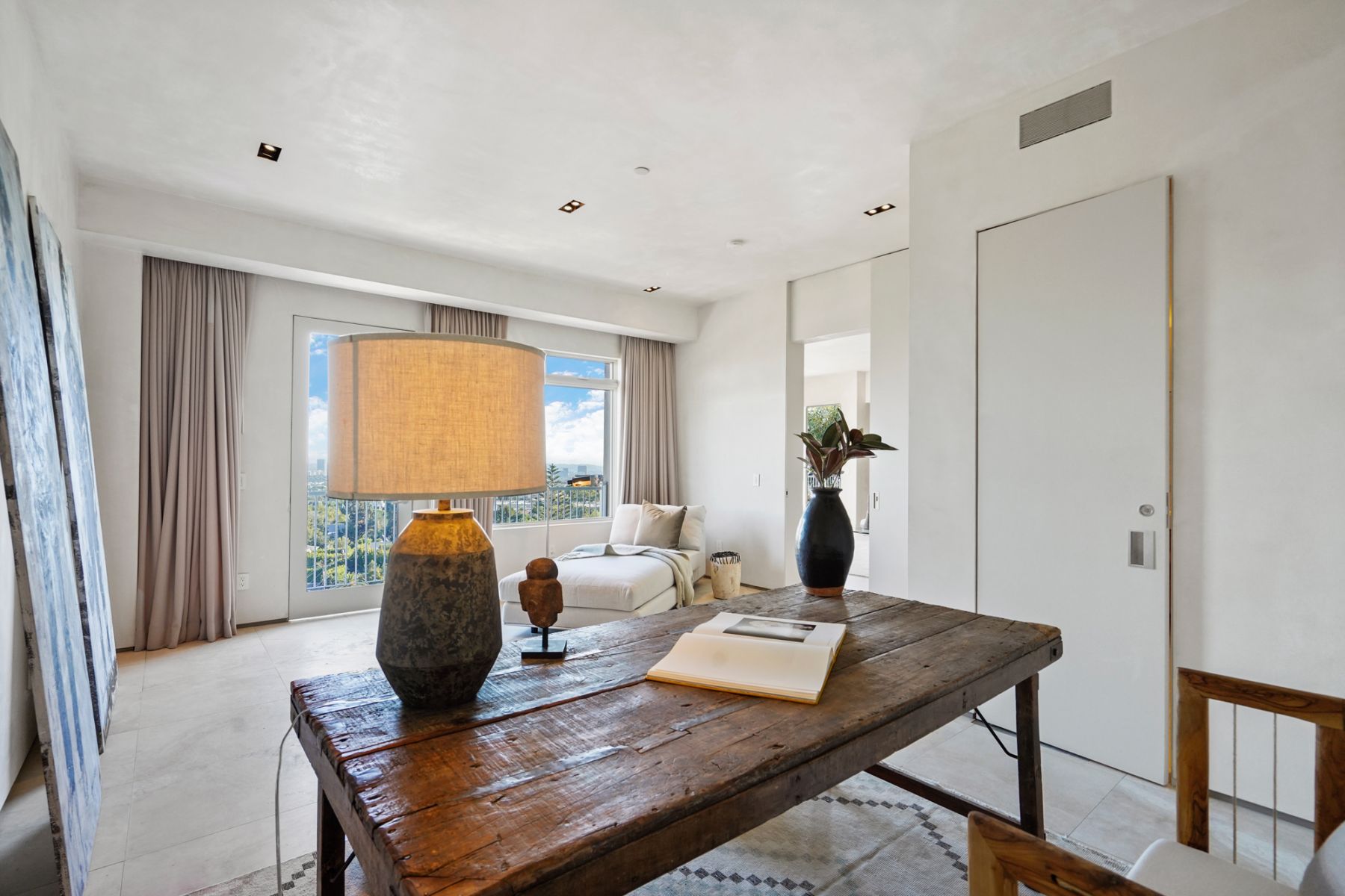 The three-bedroom, four-bathroom property was built in 2002 (Photo: Jack Spitser, via TopTenRealEstateDeals.com)