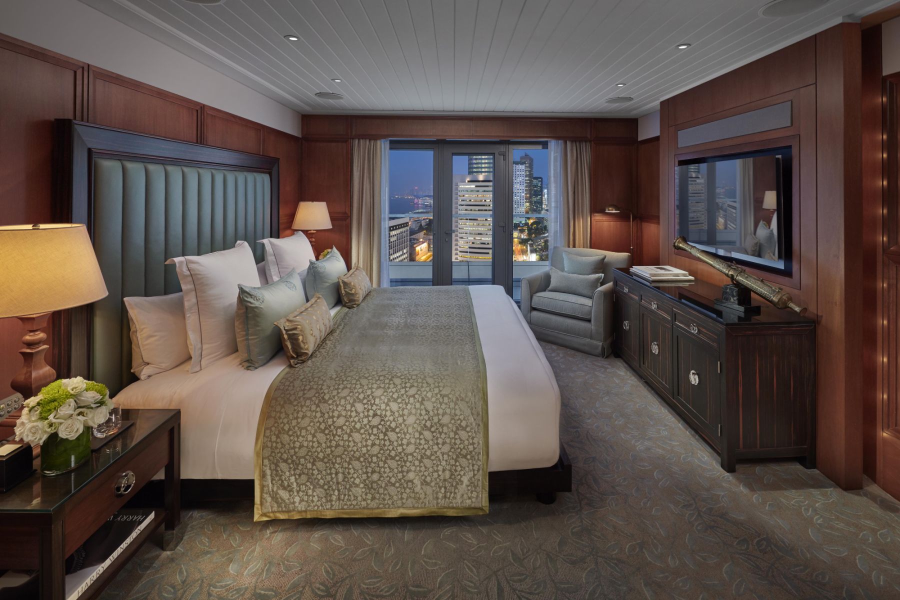 best hong kong staycation packages - autumn 2021 - halloween - mandarin oriental hong kong