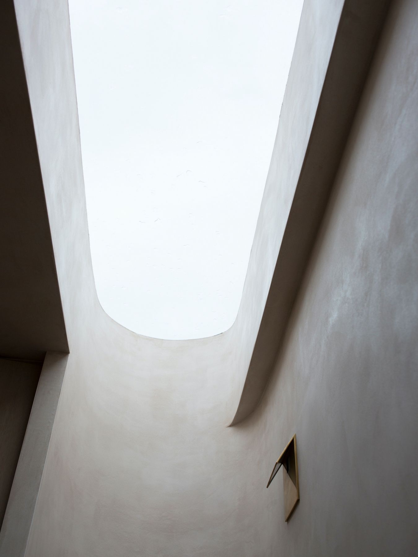 The inclusion of skylights allow ample daylight into the room