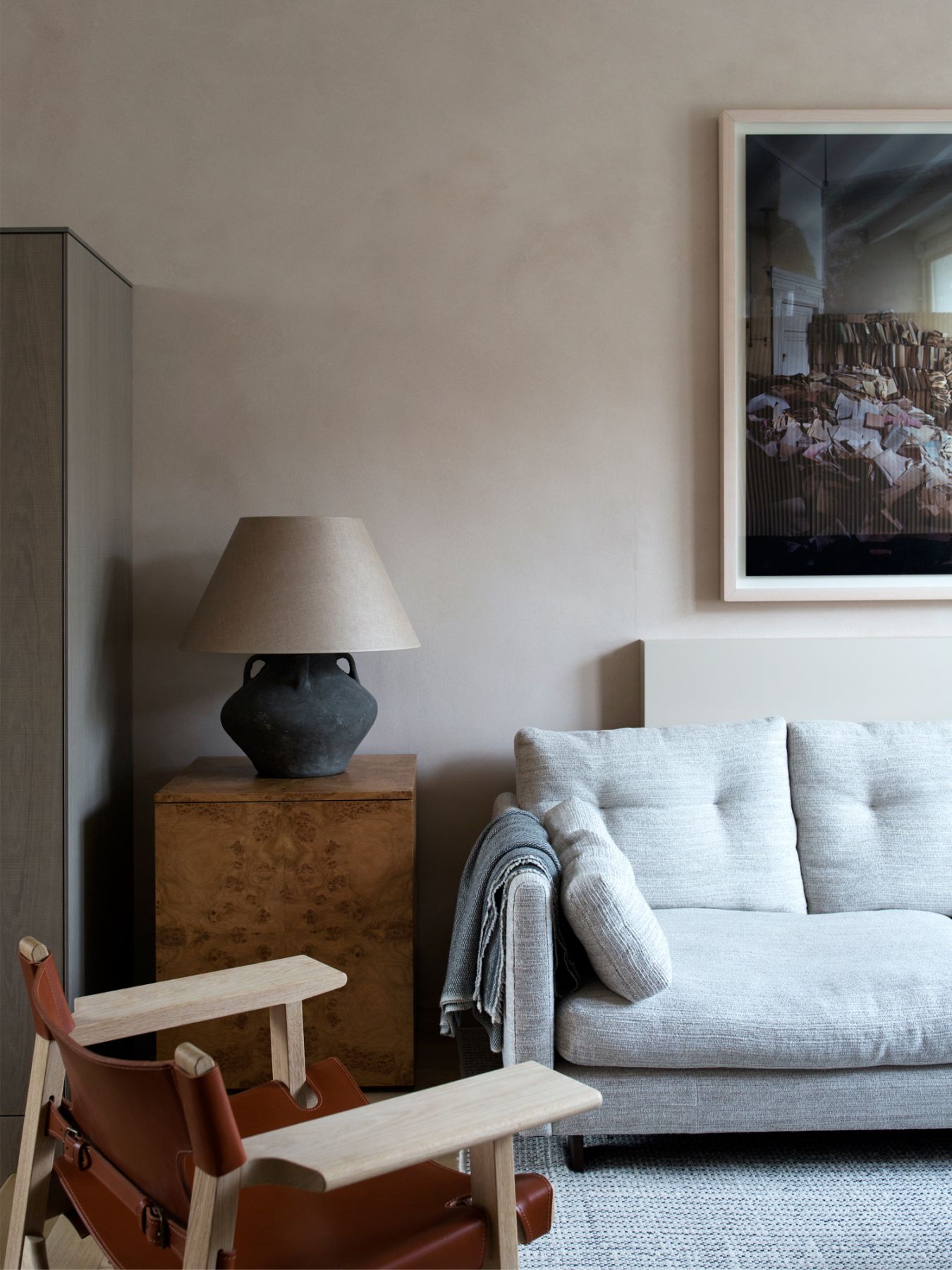 A bespoke sofa designed by Riley Brooks Studio is paired with the iconic Frederica Spanish Chair by Danish designer Børge Mogensen.