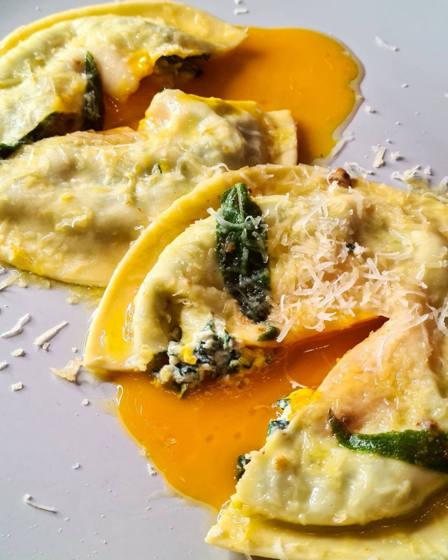 Raviolo (Photo Instagram / @noodlelab.ph)
