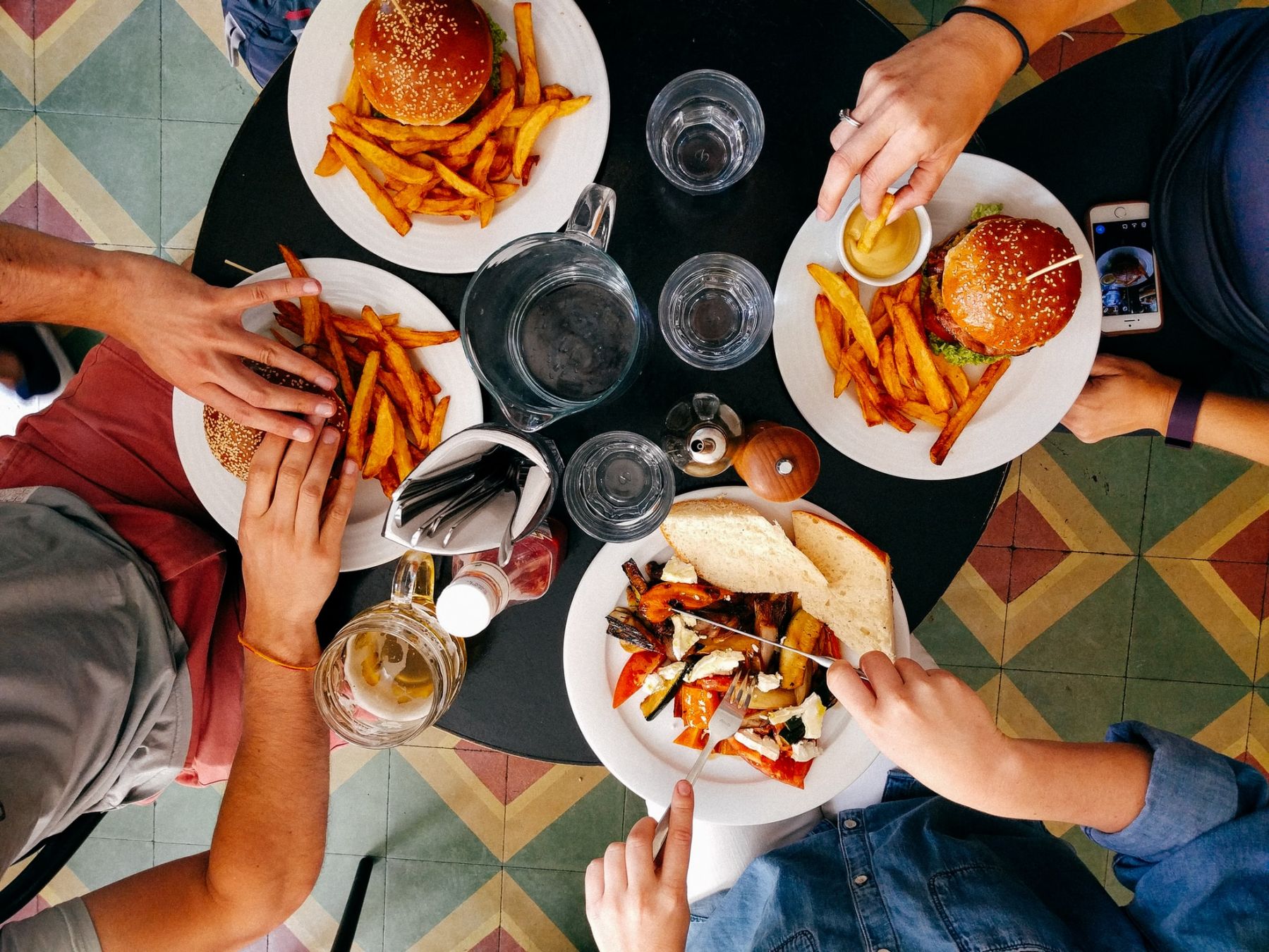 Dining outside is allowed under Level 3 quarantine classification (Photo: Dan Gold/Unsplash)