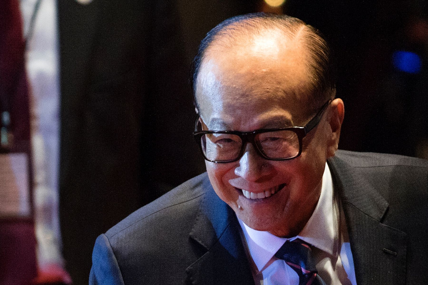 SHANTOU, CHINA - DECEMBER 16: Billionaire Li Ka-shing, Honorary Chairman of Shantou University Council member, reacts during the Guangdong Technion Israel Institute of Technology Cornerstone Laying Ceremony at Shantou University on December 16, 2015 in Shantou, China. (Photo by Zhong Zhi/Getty Images)