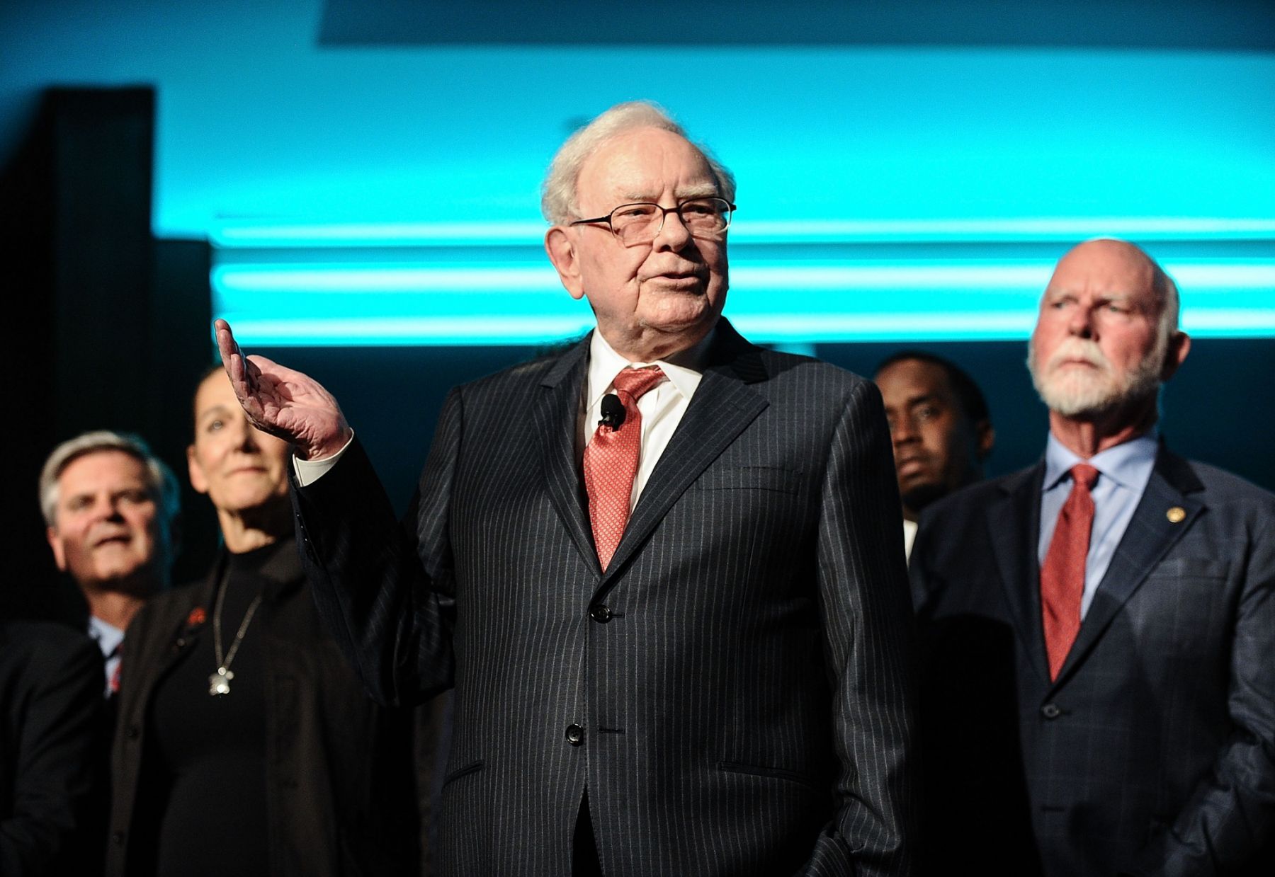 NEW YORK, NY - SEPTEMBER 19: Philanthropist Warren Buffett (C) is joined onstage by 24 other philanthropist and influential business people featured on the Forbes list of 100 Greatest Business Minds during the Forbes Media Centennial Celebration at Pier 60 on September 19, 2017 in New York City. (Photo by Daniel Zuchnik/WireImage)